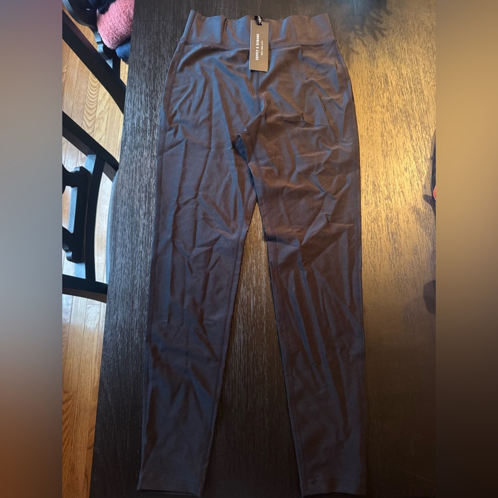 Women’s Supply & Demand Leggings NWT
